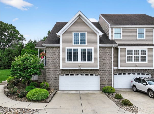 1049 Waterford Ct E, North Strabane, PA 15317
