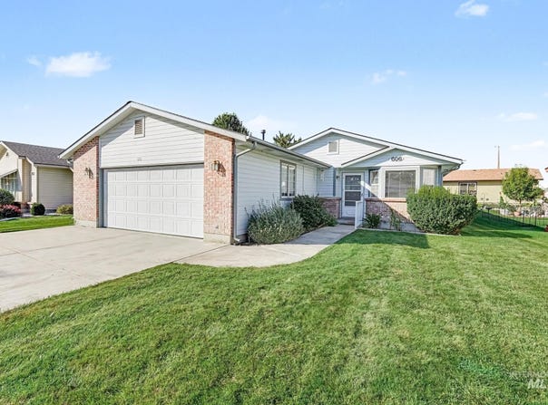 1100 Burnett Dr, Nampa, ID 83651