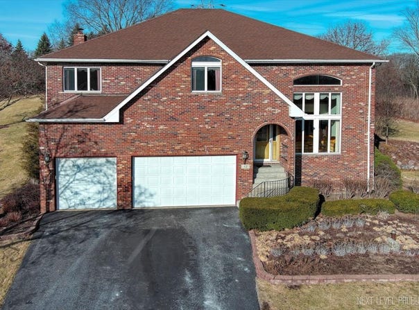 12 Woodland Drive, Lemont, IL 60439