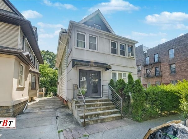 945 East 15th Street, Brooklyn, NY 11230