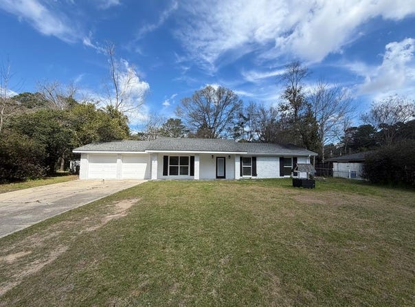 131 Hampton Rd, Picayune, MS 39466