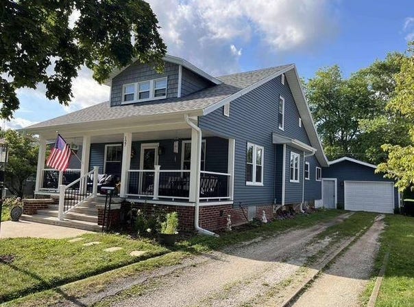 127 W. Briggs, Roodhouse, IL 62082
