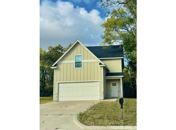 103 E 15th Street, Bonham, TX 75418