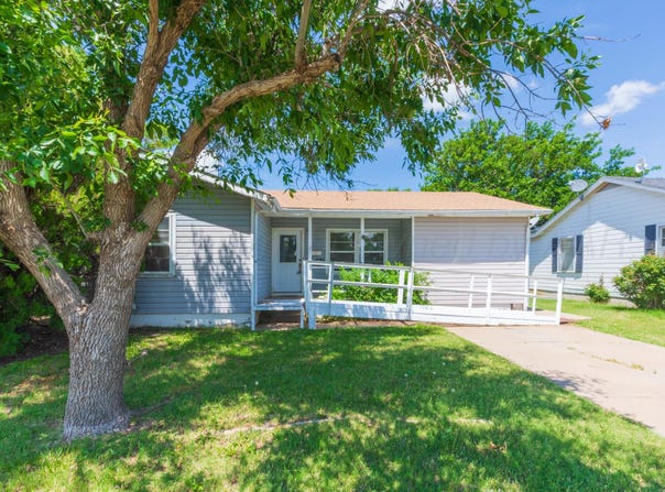 219 N Maddox Avenue, Dumas, TX 79029