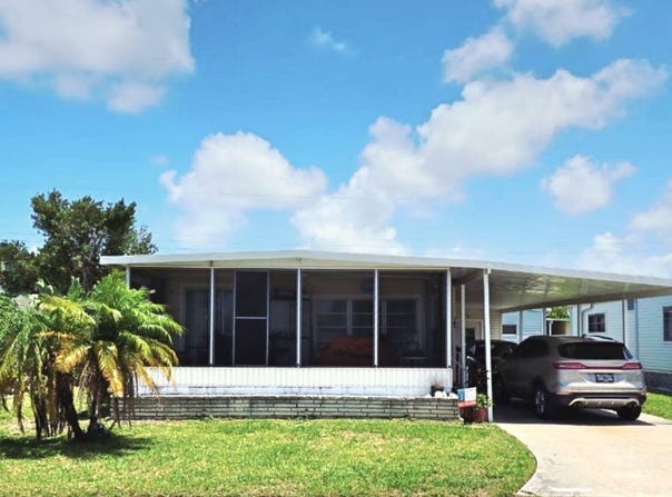 141 4th St West, Nokomis, FL 34275