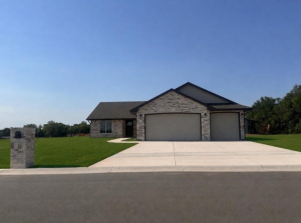 813 W Songbird St, Andover, KS 67002