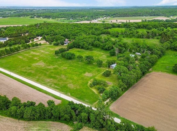 850 E 1050 Rd, Lawrence, KS 66047