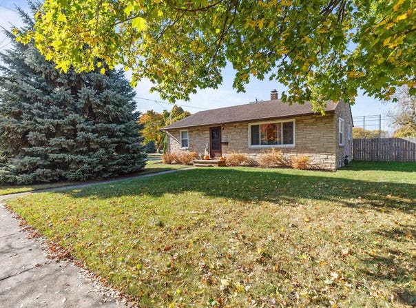 1503 DOEMEL Street, OSHKOSH, WI 54901