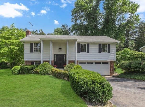 231 W Shaffer Rd, Center Twp, PA 15001