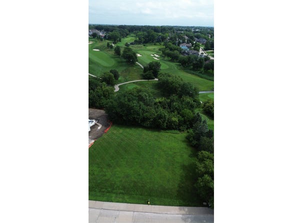 1720 Burr Oaks Drive, West Des Moines, IA 50266