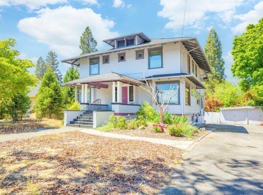 746 NW 6TH Street, Grants Pass, OR 97526