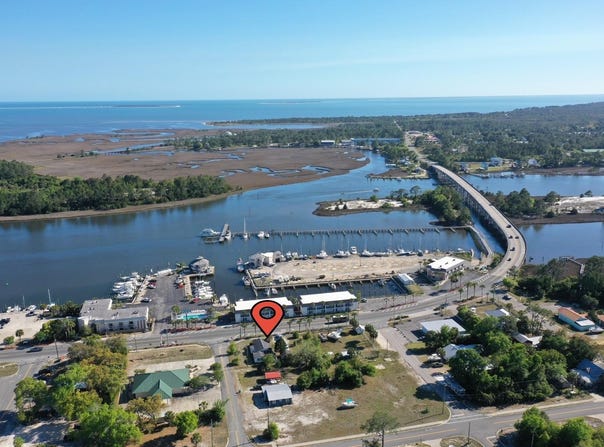 1002 Highway 98 W, Carrabelle, FL 32322