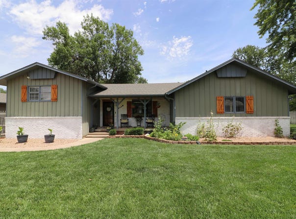 1112 S St. John, Lyons, KS 67554