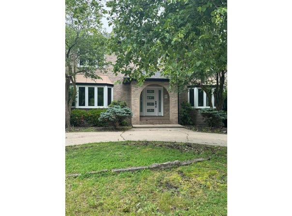 9759 Crimson Tree Lane, Munster, IN 46321