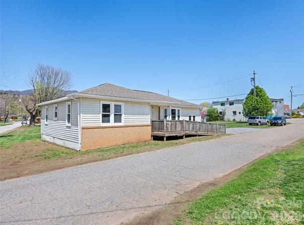 13 Depot Street, Clyde, NC 28721