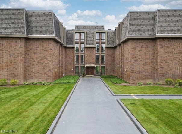 2385 Covington Road unit: 102, Akron, OH 44313