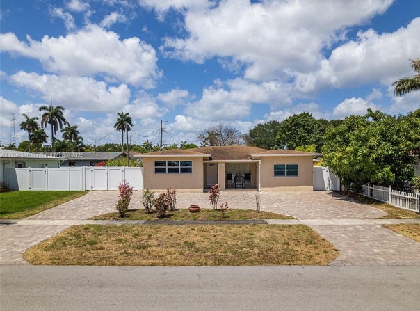 104 N 31st Ct, Hollywood, FL 33021
