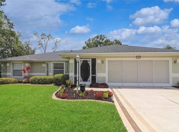 21605 KING HENRY AVENUE, LEESBURG, FL 34748