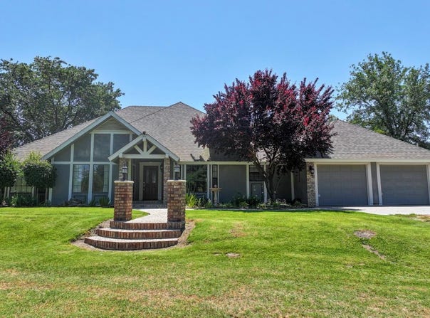 9415 21st Avenue, Lemoore, CA 93245