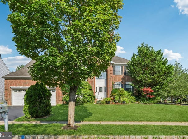 2 CARRIAGE COURT, EAST WINDSOR, NJ 08520