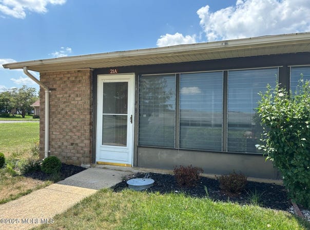 21 Yorkshire Court, Manchester, NJ 08759