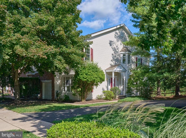 28 HERITAGE HILLS Drive, WASHINGTON CROSSING, PA 18977