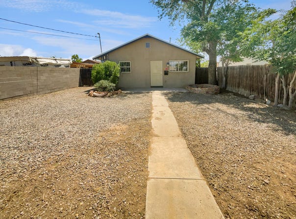 610 AZTEC Road NW, Albuquerque, NM 87107