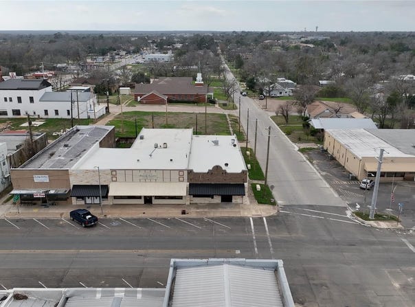 239 N MAIN ST, Rockdale, TX 76567