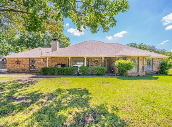 916 Rachelle Drive, Red Oak, TX 75154