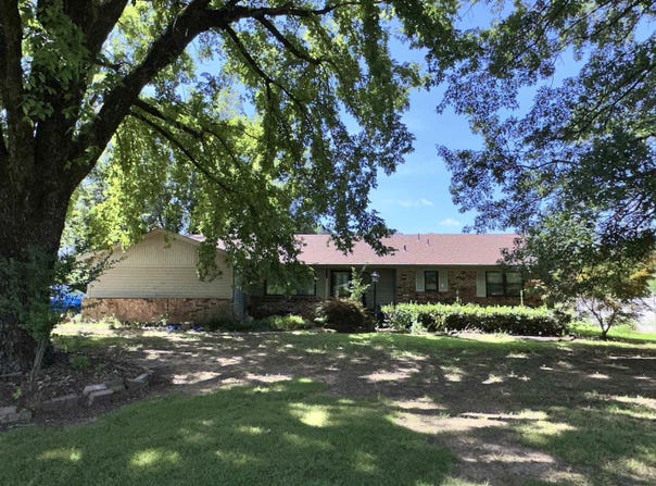 2605 W Commercial Street, Ozark, AR 72949
