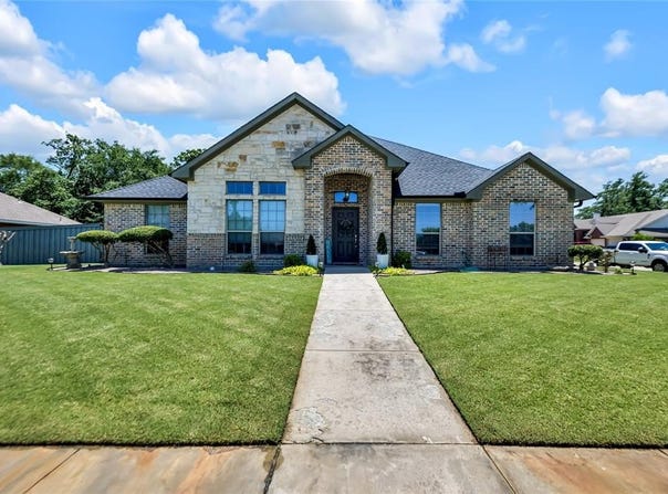 1021 Karen Street, Aubrey, TX 76227