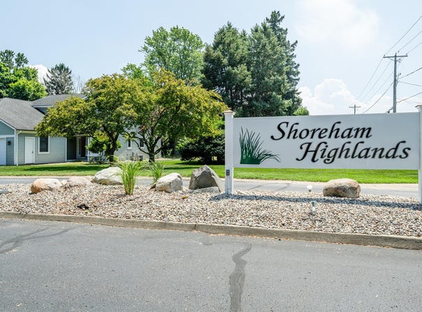 2460 Shoreham Highlands Street, St. Joseph, MI 49085