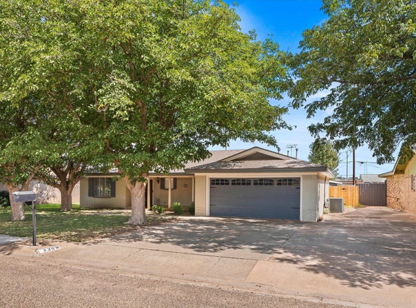 230 N 22nd Street, Slaton, TX 79364