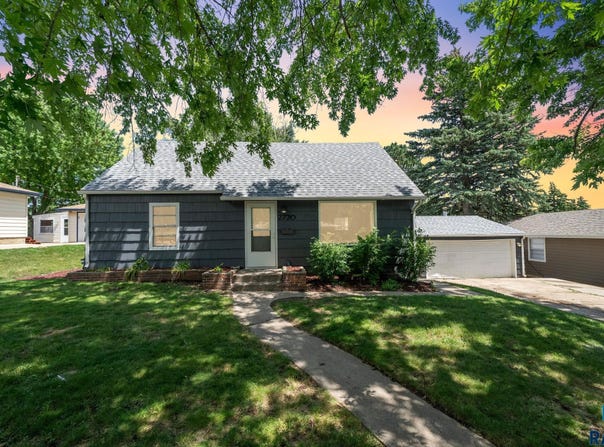 2720 S Summit Ave, Sioux Falls, SD 57105