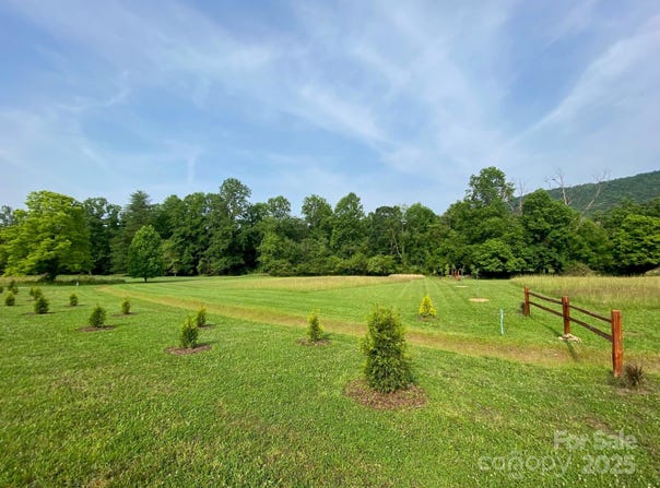 9999 Hunters Ridge Drive, Mills River, NC 28759