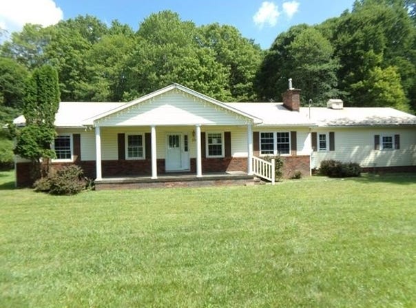 354 Clay St, Rupert, WV 25984