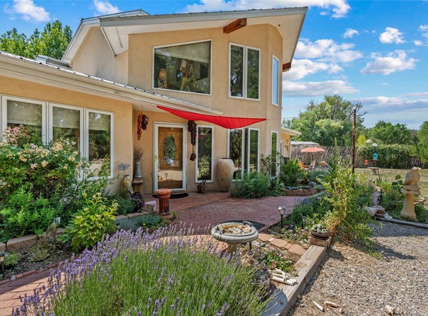 26 County Road 113S, Santa Fe, NM 87506