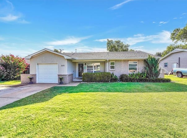 309 S 24th Street, Clinton, OK 73601