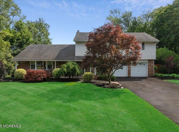 19 Meadowbrook Lane, Freehold, NJ 07728