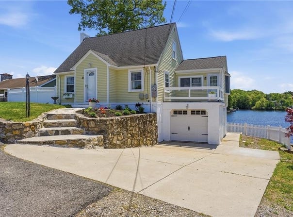 31 Beverly Circle, Smithfield, RI 02828