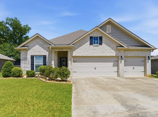 1828 Magnolia Ln SE, Cullman, AL 35055