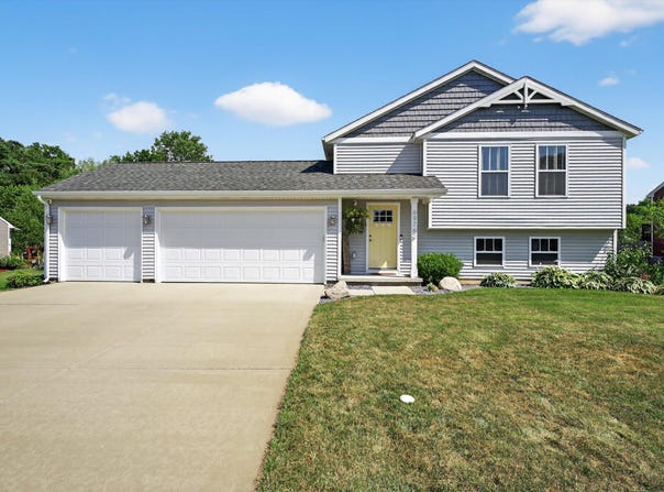 69763 Fox Crossing, Edwardsburg, MI 49112