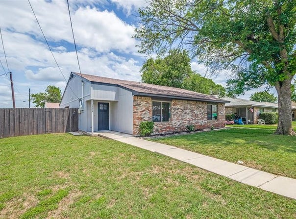 3326 Gardenview Circle, Denton, TX 76207