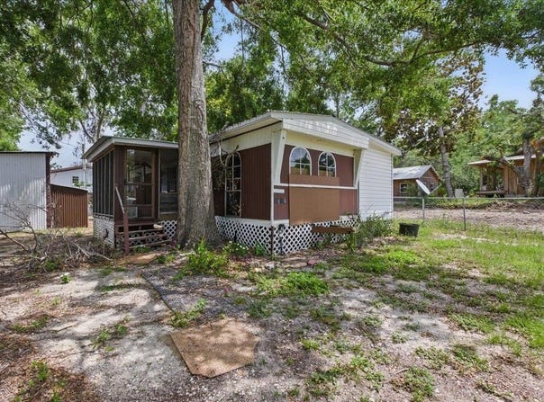 1615 SE Rives Ave, Steinhatchee, FL 32359