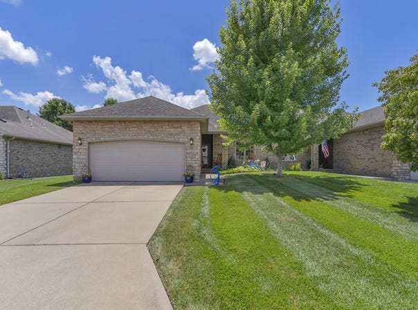 2408 W Deerbrooke Trail, Ozark, MO 65721