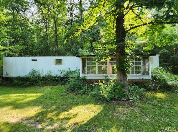 300 W. 6th St., Mill Spring, MO 63952