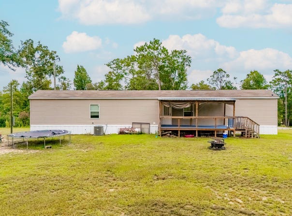 7775 Lake Seminole Road, Sneads, FL 32460