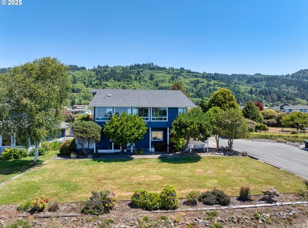 15263 OCEANVIEW DR, Brookings, OR 97415