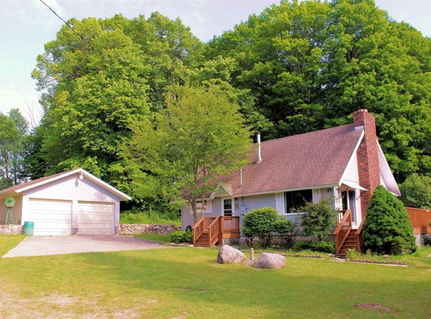 7203 Valley, Honor, MI 49640