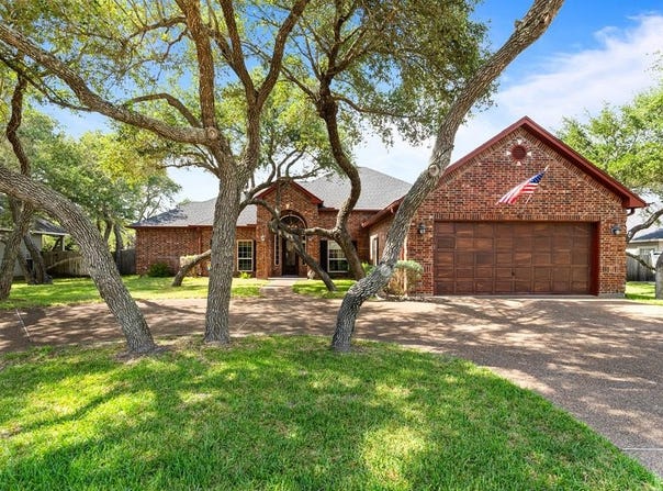 111 Forest Hills, ROCKPORT, TX 78382